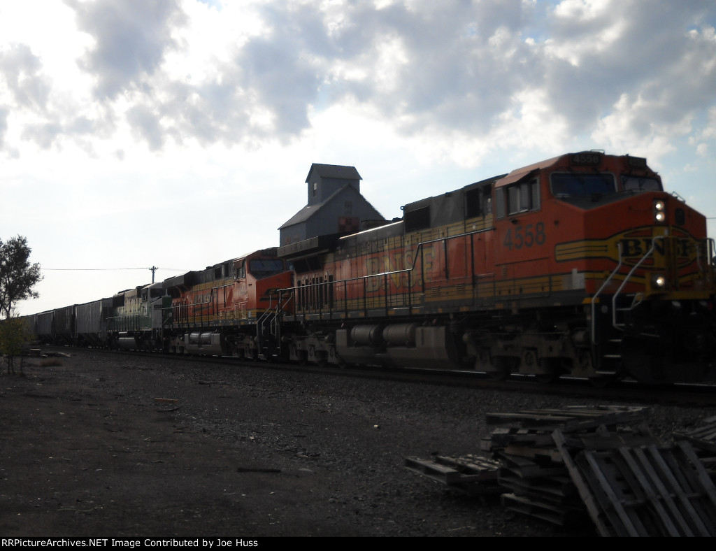 BNSF 4558 West